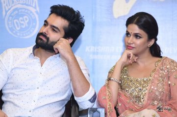 Vunnadhi Okate Zindagi Movie Pre Release Function